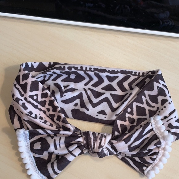 NWOT Set of 4 Stretch Headbands - Picture 5 of 5